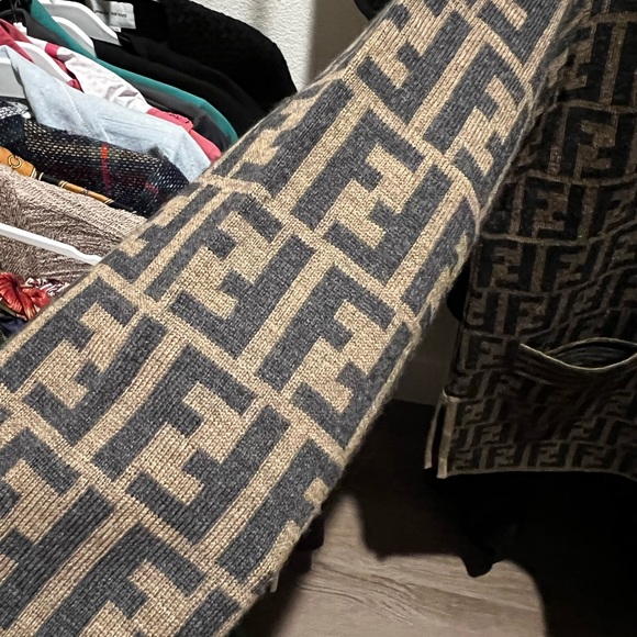 SOLD! FENDI Vintage Wool Zucca Monogram Logo Cardigan Brown - Picture 8 of 9